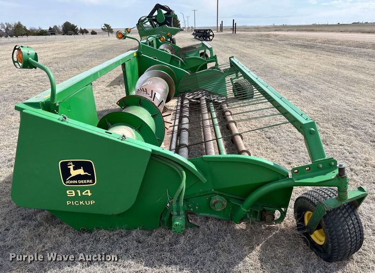 image for item OA9703 John Deere 914 pickup head