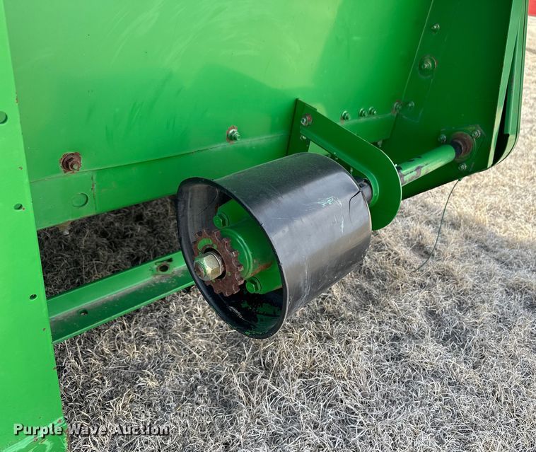 image for item OA9703 John Deere 914 pickup head