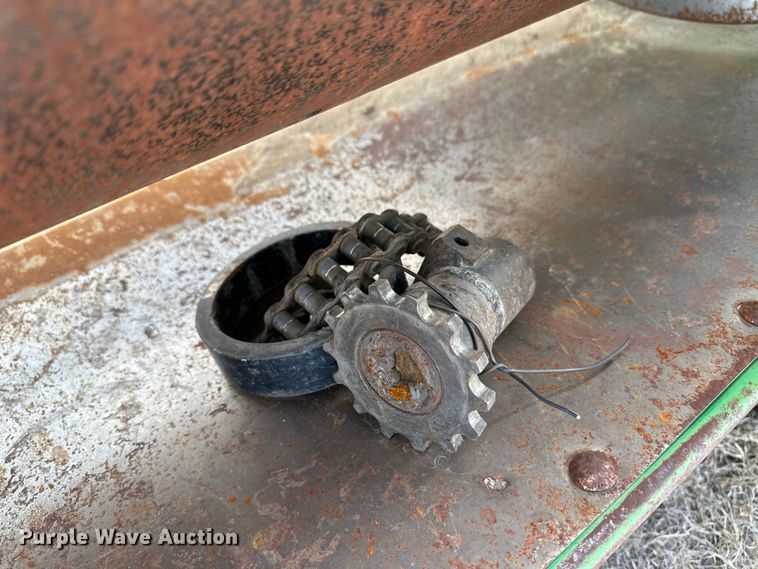 image for item OA9703 John Deere 914 pickup head