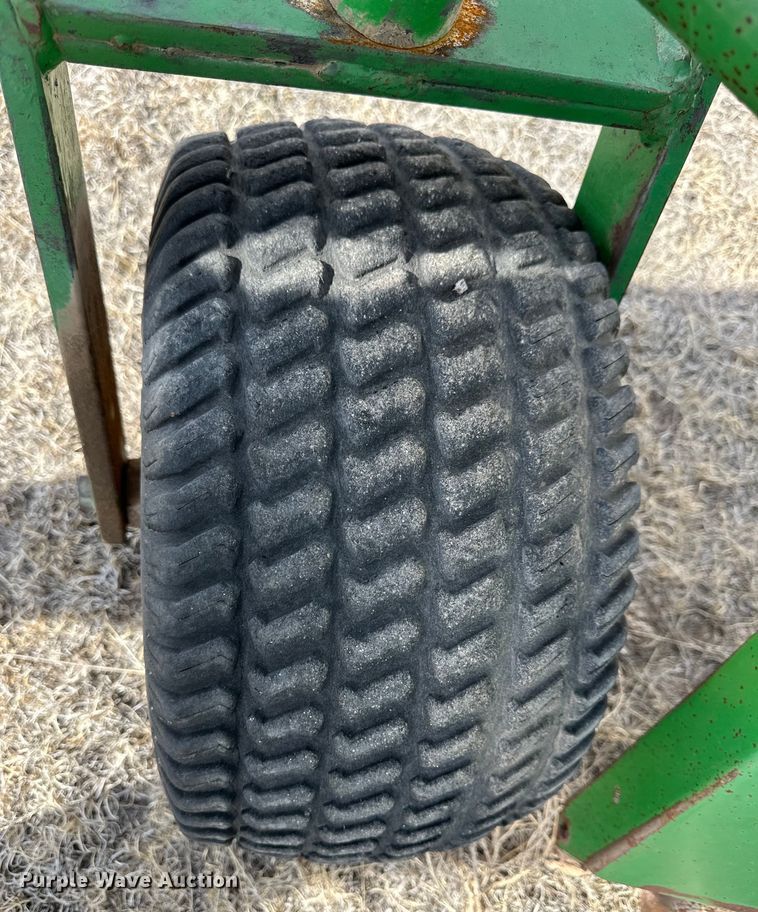 image for item OA9703 John Deere 914 pickup head