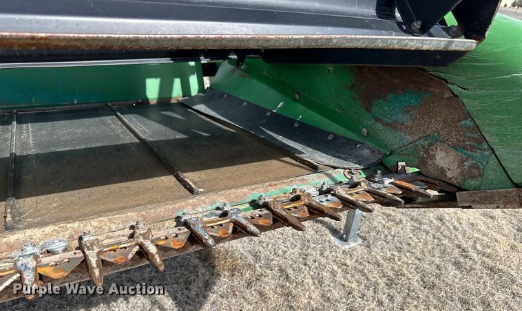 image for item OA9705 John Deere 936D draper head