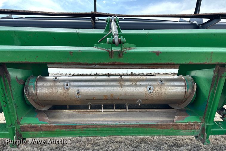 image for item OA9705 John Deere 936D draper head