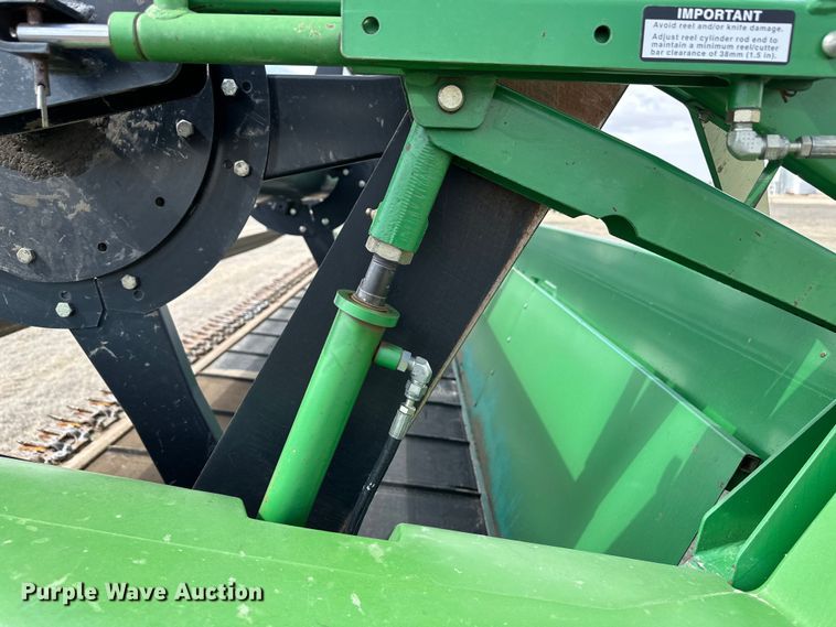 image for item OA9705 John Deere 936D draper head