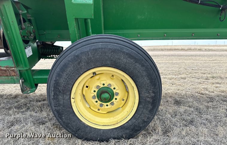 image for item OA9705 John Deere 936D draper head