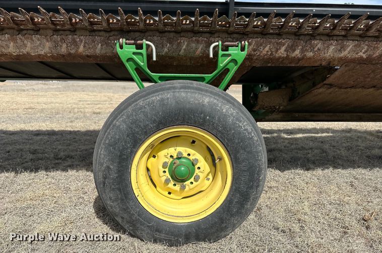 image for item OA9705 John Deere 936D draper head