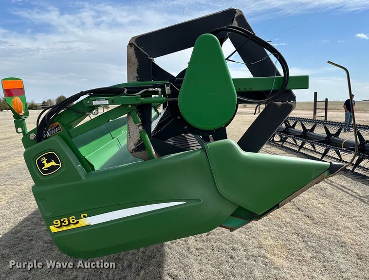 image for item OA9706 John Deere 936D draper head