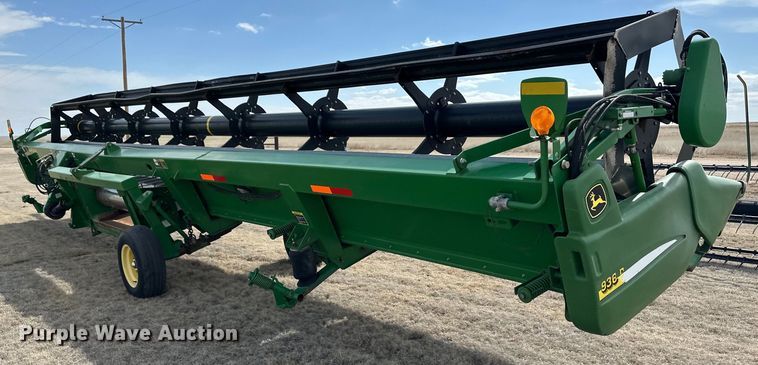 image for item OA9706 John Deere 936D draper head