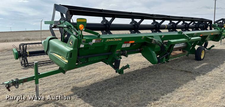 image for item OA9706 John Deere 936D draper head