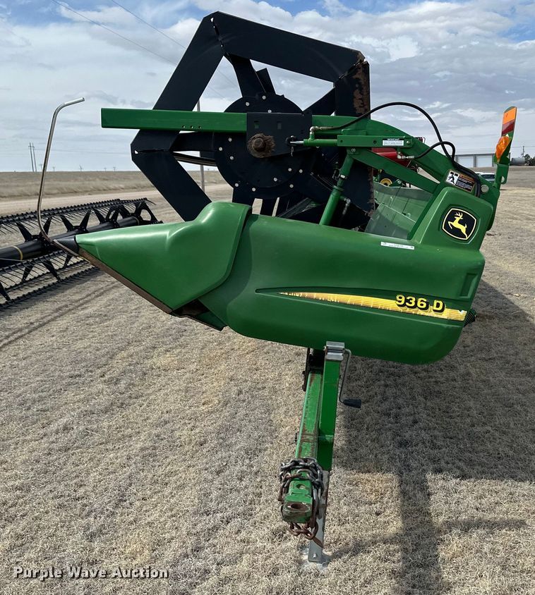 image for item OA9706 John Deere 936D draper head