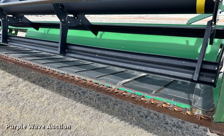 image for item OA9706 John Deere 936D draper head