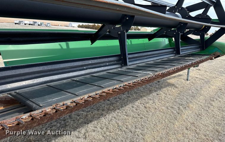 image for item OA9706 John Deere 936D draper head