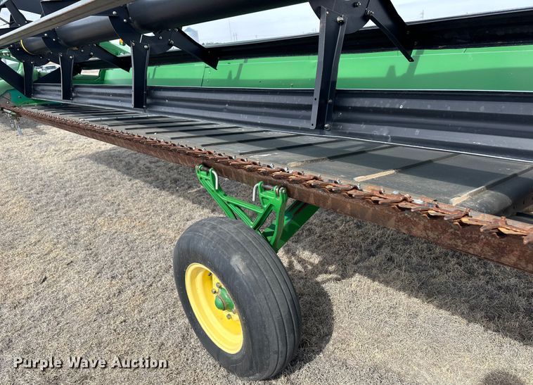 image for item OA9706 John Deere 936D draper head