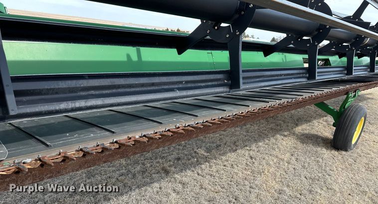 image for item OA9706 John Deere 936D draper head