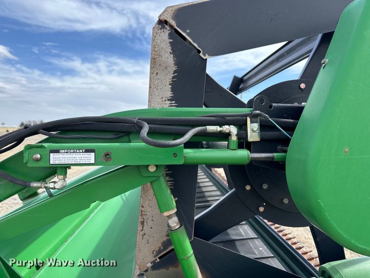 image for item OA9706 John Deere 936D draper head