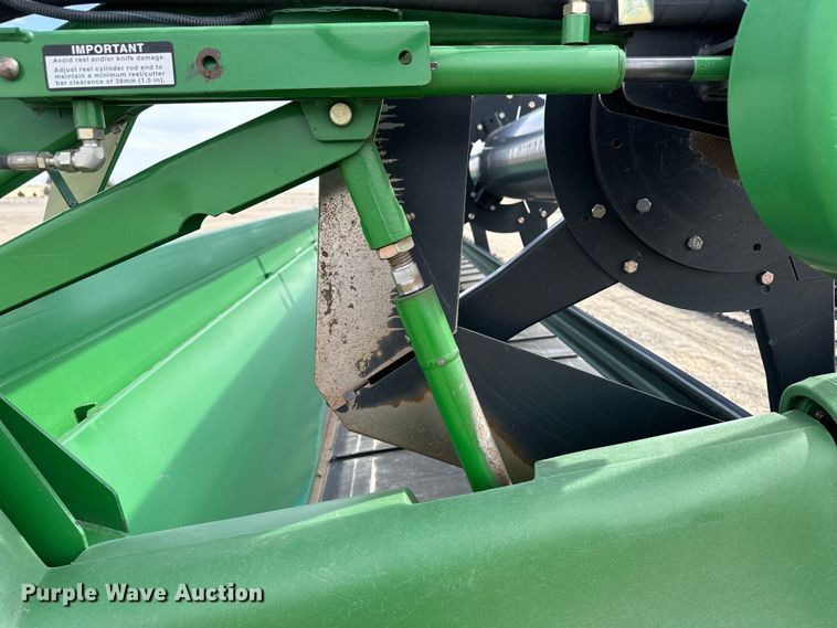 image for item OA9706 John Deere 936D draper head