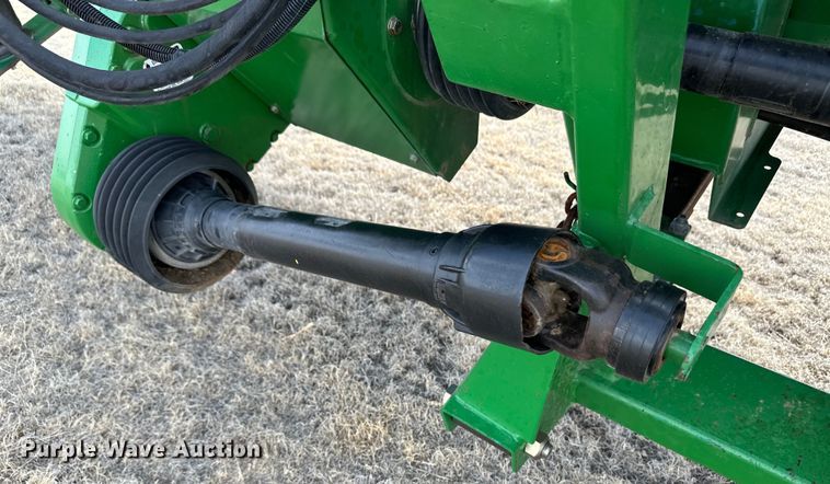 image for item OA9706 John Deere 936D draper head