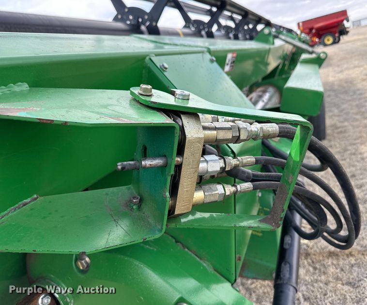 image for item OA9706 John Deere 936D draper head