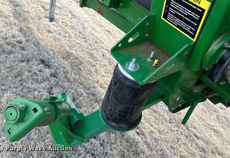 image for item OA9706 John Deere 936D draper head