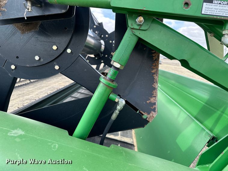 image for item OA9706 John Deere 936D draper head