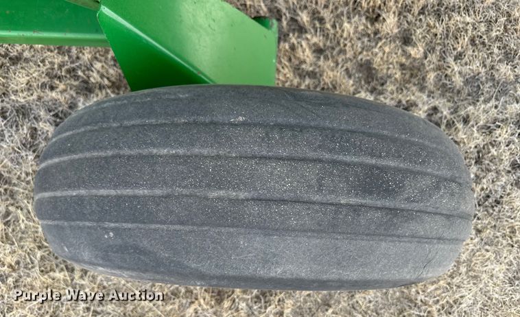 image for item OA9706 John Deere 936D draper head