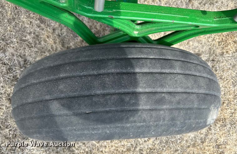 image for item OA9706 John Deere 936D draper head