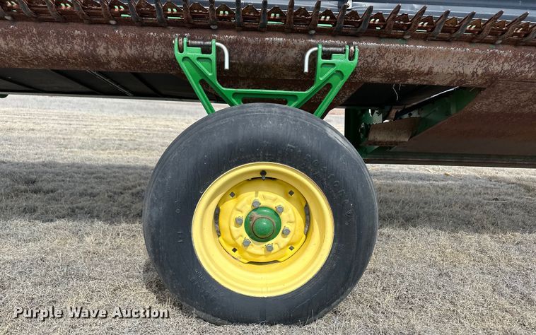 image for item OA9706 John Deere 936D draper head