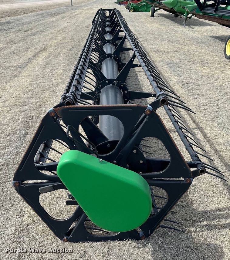 image for item OA9706 John Deere 936D draper head