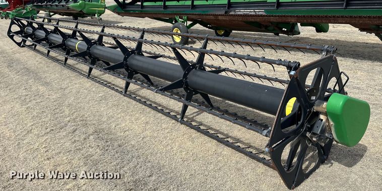 image for item OA9706 John Deere 936D draper head