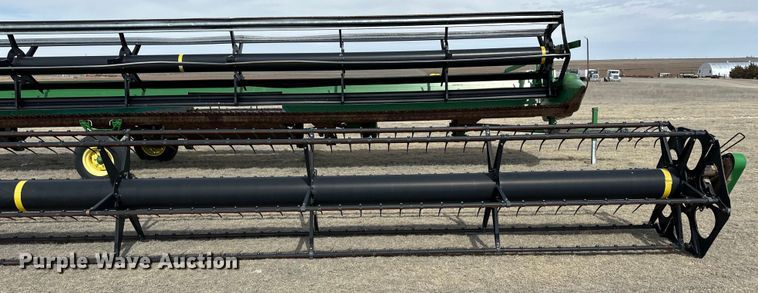 image for item OA9706 John Deere 936D draper head