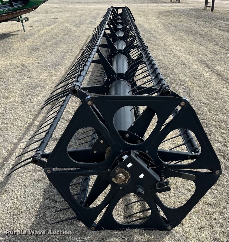 image for item OA9706 John Deere 936D draper head