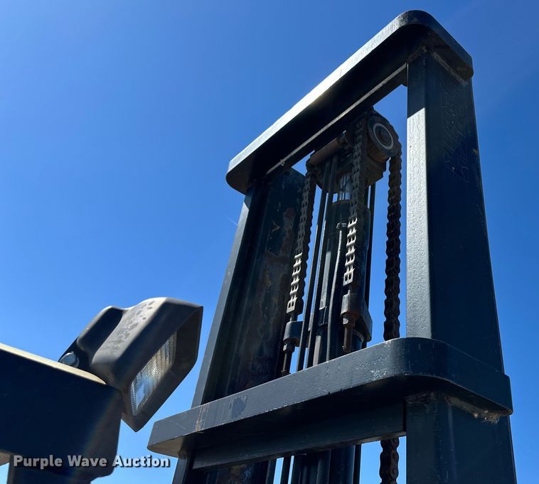 image for item OA9737 1980 Clark 0500-Y155 forklift