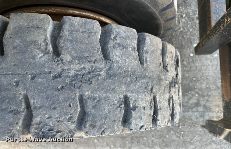 image for item OA9737 1980 Clark 0500-Y155 forklift