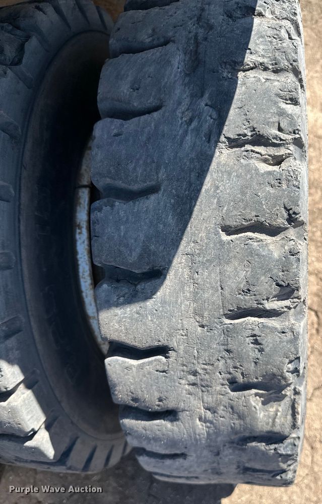 image for item OA9737 1980 Clark 0500-Y155 forklift