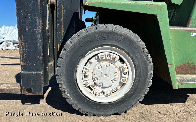 image for item OA9737 1980 Clark 0500-Y155 forklift