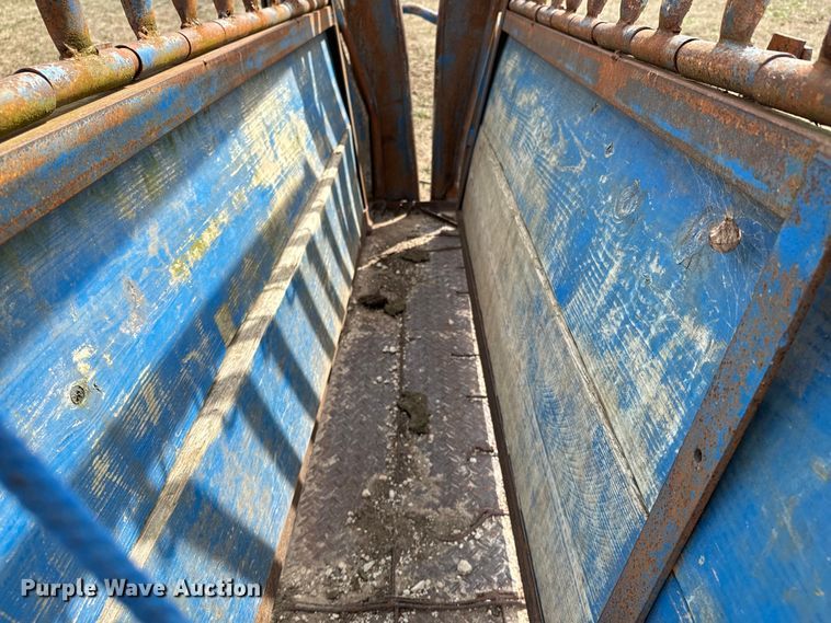 image for item OJ9597 Squeeze chute