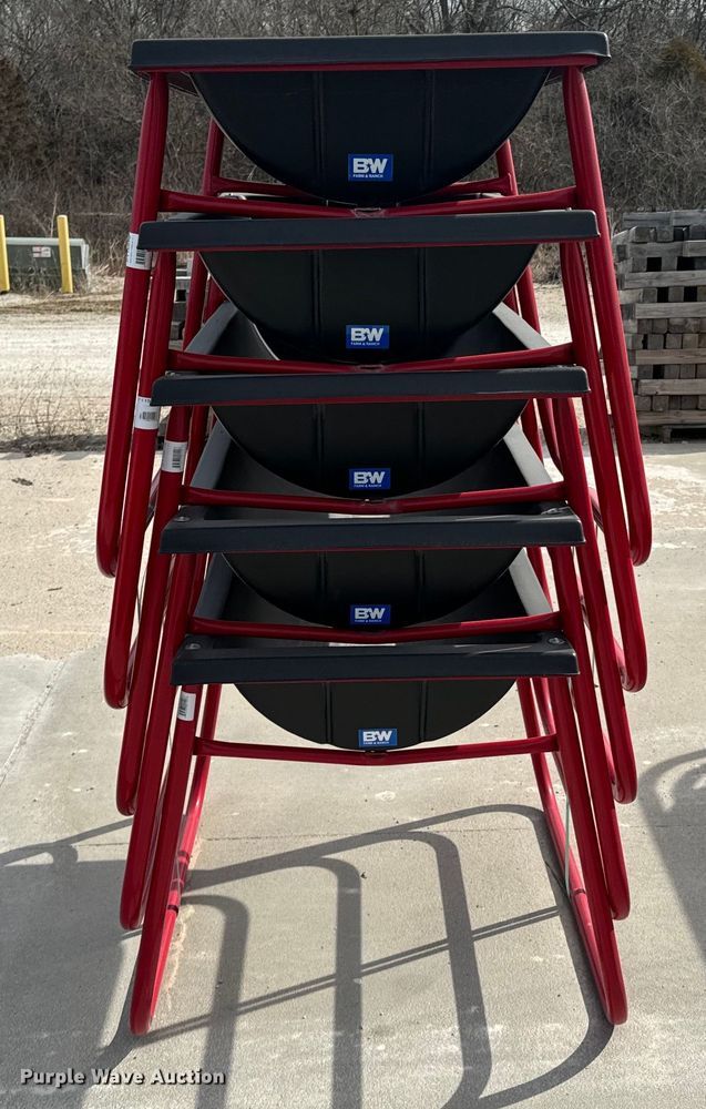 image for item OJ9608 (5) B&W PT15070 bunk feeders