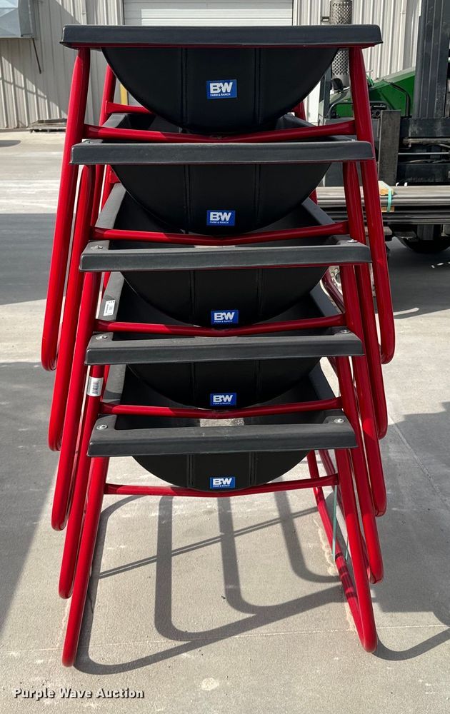 image for item OJ9608 (5) B&W PT15070 bunk feeders