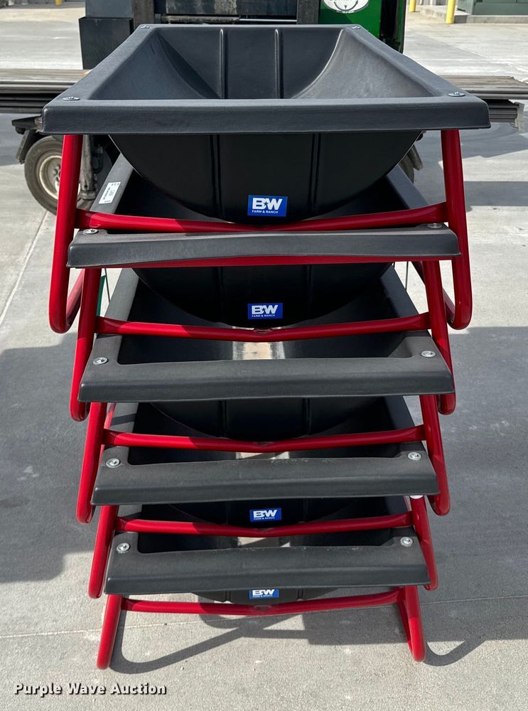 image for item OJ9609 B&W PT15050 bunk feeders