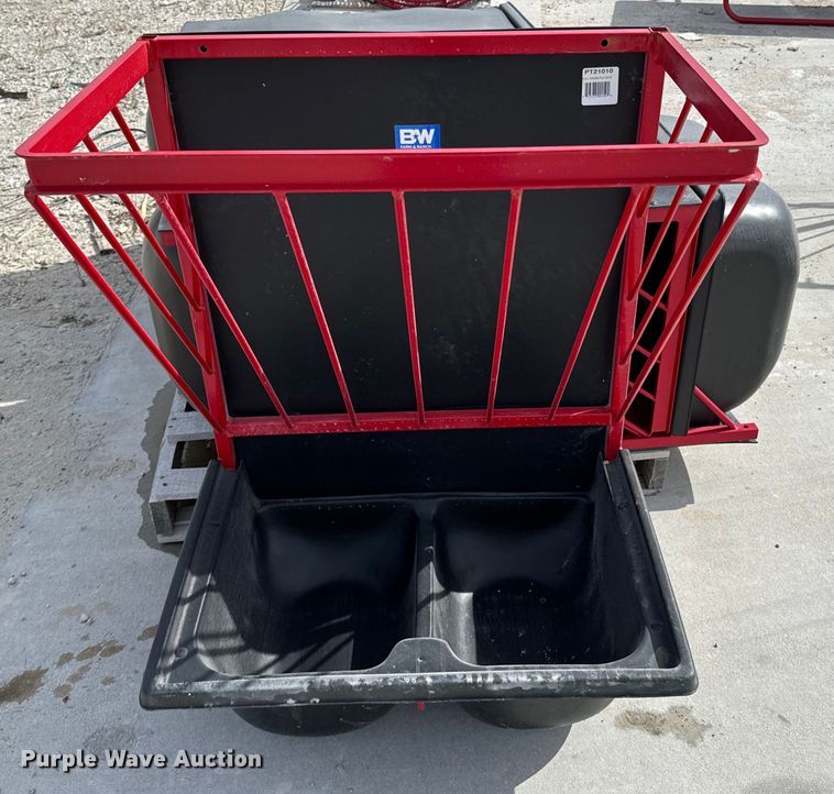 image for item OJ9614 (5) B&W wall feeders