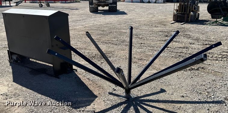 image for item OJ9645 My-D Han-D cake feeder and bale saver