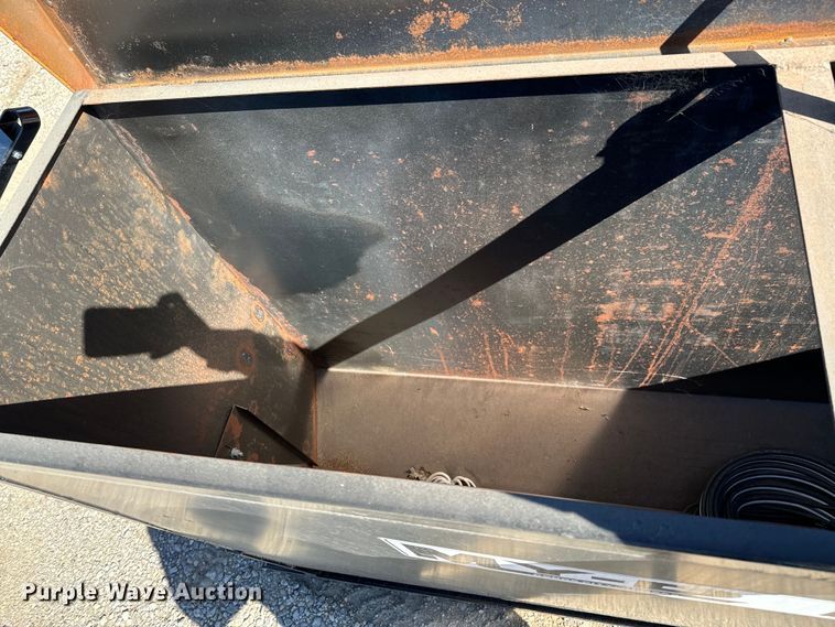 image for item OJ9645 My-D Han-D cake feeder and bale saver