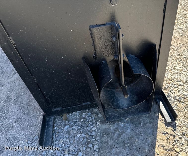 image for item OJ9645 My-D Han-D cake feeder and bale saver