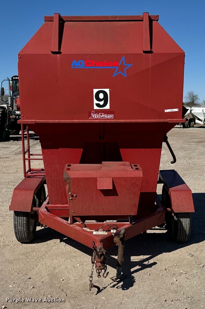 image for item OJ9652 Feed Train 600A grain cart