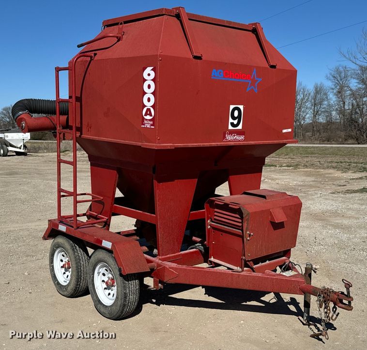 image for item OJ9652 Feed Train 600A grain cart