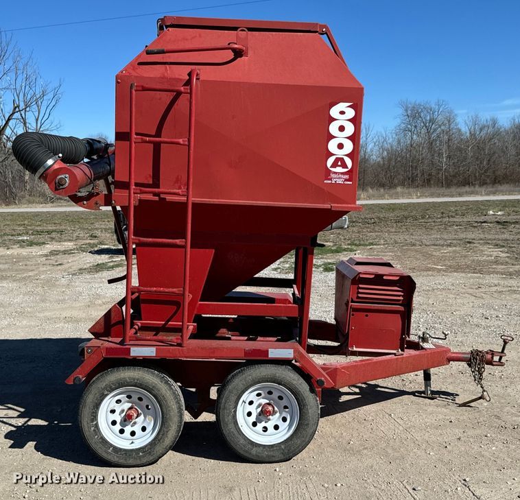 image for item OJ9652 Feed Train 600A grain cart