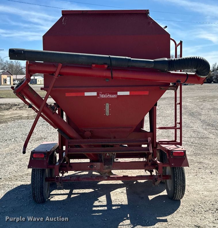 image for item OJ9652 Feed Train 600A grain cart