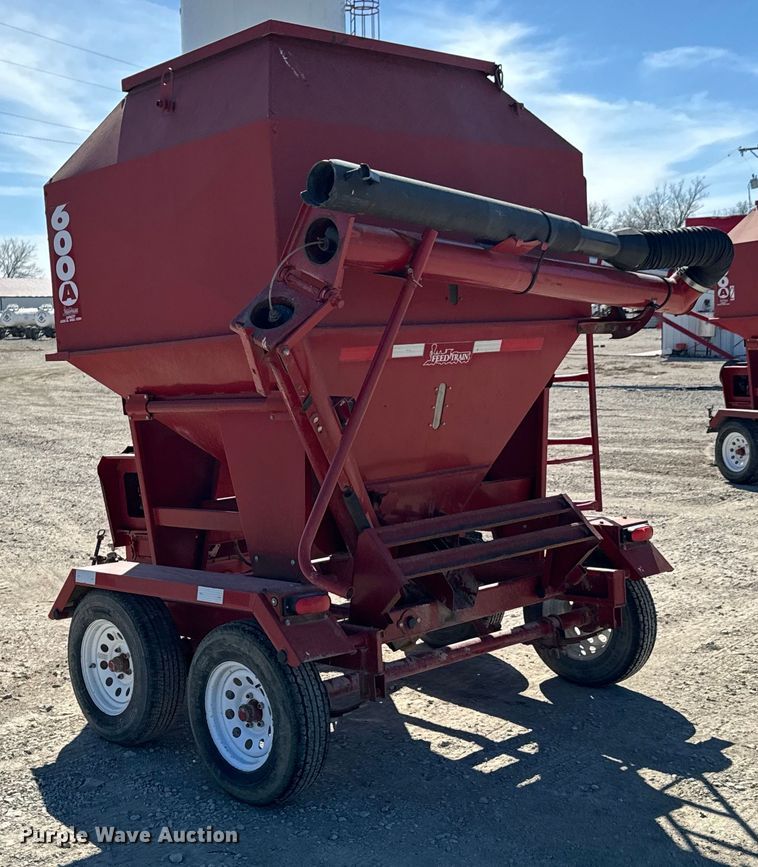 image for item OJ9652 Feed Train 600A grain cart