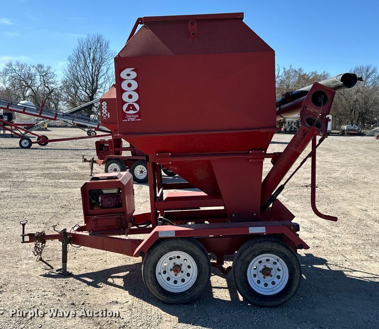 image for item OJ9652 Feed Train 600A grain cart