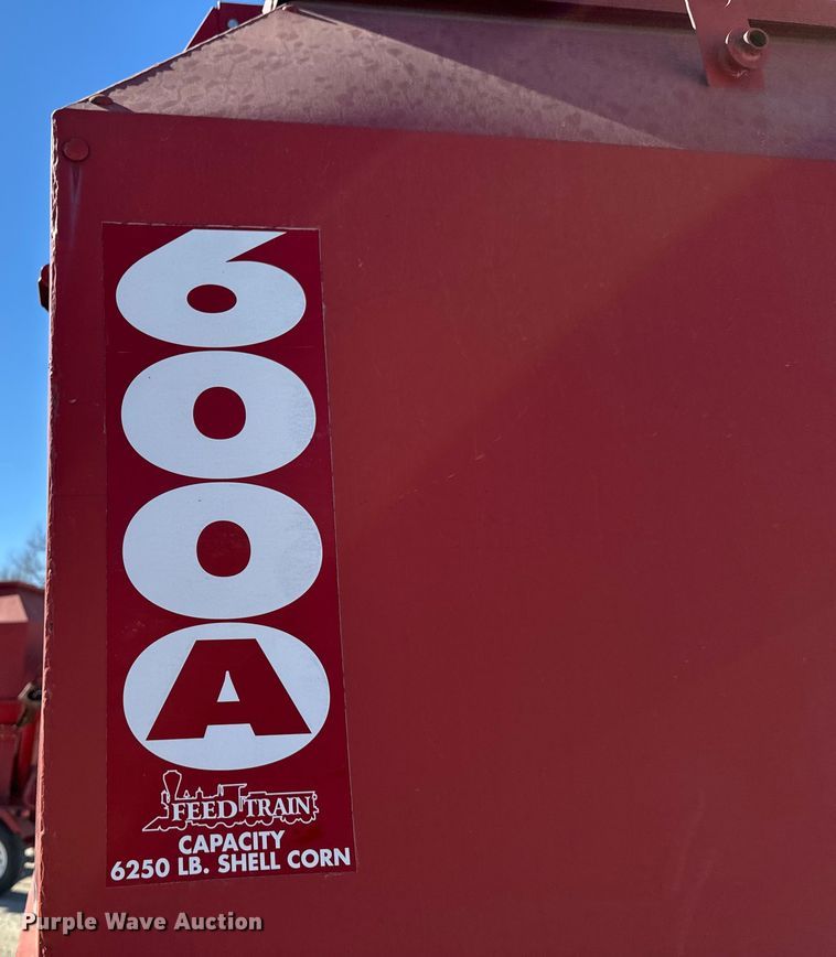 image for item OJ9652 Feed Train 600A grain cart