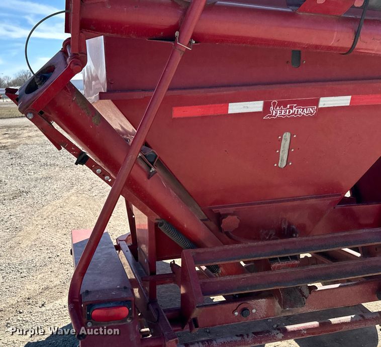 image for item OJ9652 Feed Train 600A grain cart